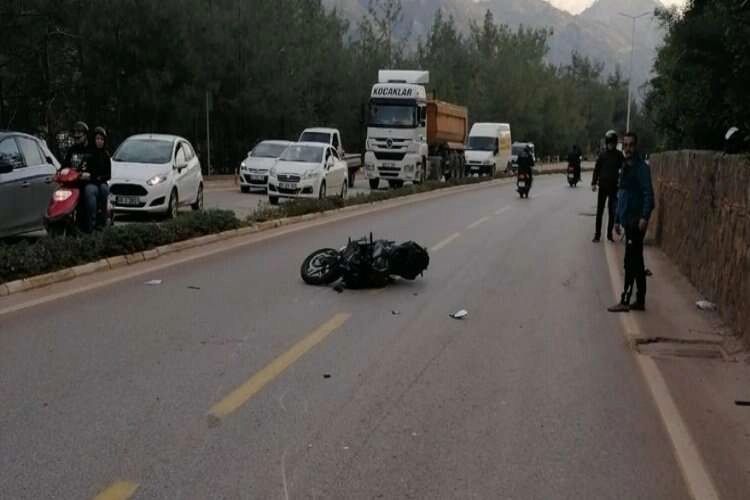 Muğla'da motosiklet bir yayaya çarptı haberinin görseli