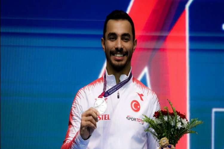 İzmirli milli jimnastikçi Ferhat Arıcan gümüş madalya kazandı haberinin görseli