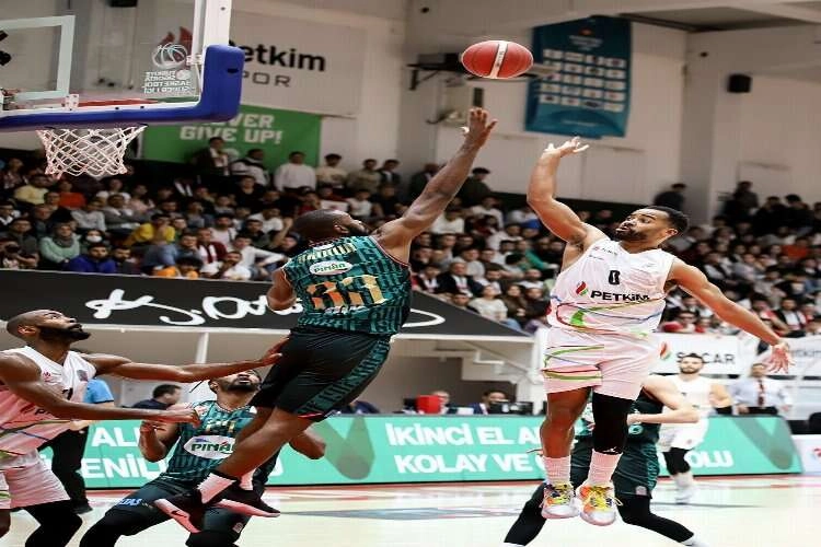 Aliağa Petkimspor rahat bir nefes aldı haberinin görseli