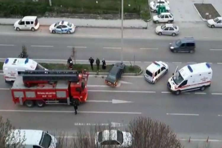 Kütahya'da bir otomobil aydınlatma direğine çarptı haberinin görseli
