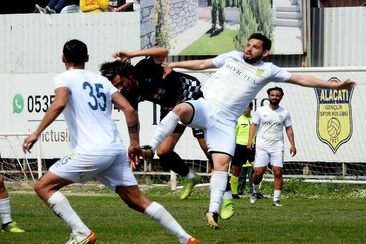 Alaçatıspor sezonu galibiyetle kapattı haberinin görseli