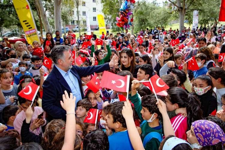 Bayraklı'da 23 Nisan coşkusu başladı haberinin görseli