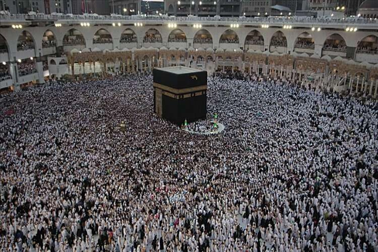Kabe'de ramazanın 25. gecesinde ne kadar Müslüman ibadet etti? haberinin görseli