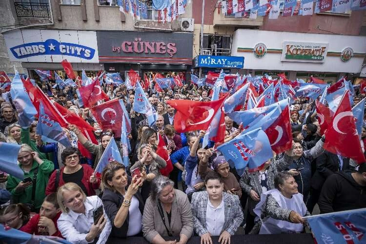 Torbalı’da coşkulu seçim ofisi açılışı haberinin görseli