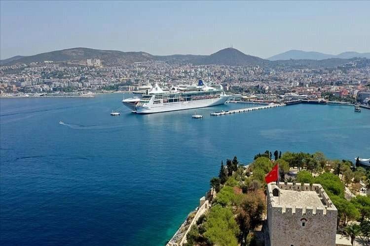 Kuşadası'na sezon sonuna 1 milyon turist hedefi haberinin görseli