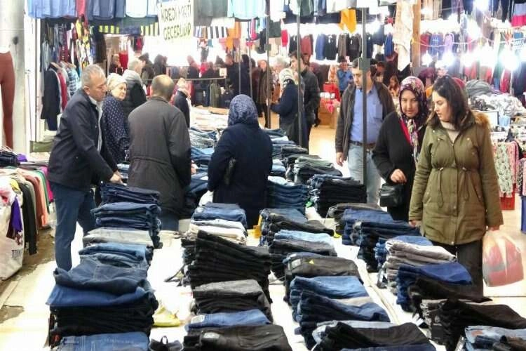 Kütahya'da bayram öncesi pazar trafiği haberinin görseli