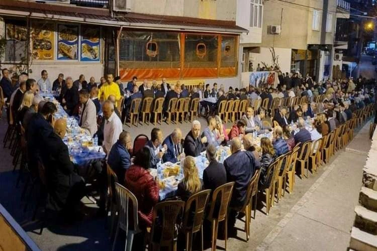 Hemşehrileri için 500 kişilik iftar yemeği düzenlediler haberinin görseli