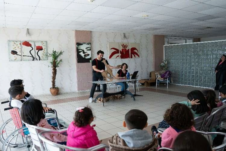 İzBBŞT depremzede çocuklarla bir araya geliyor haberinin görseli