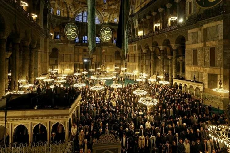 ﻿Kadir gecesi tüm yurtta dualarla idrak edildi haberinin görseli
