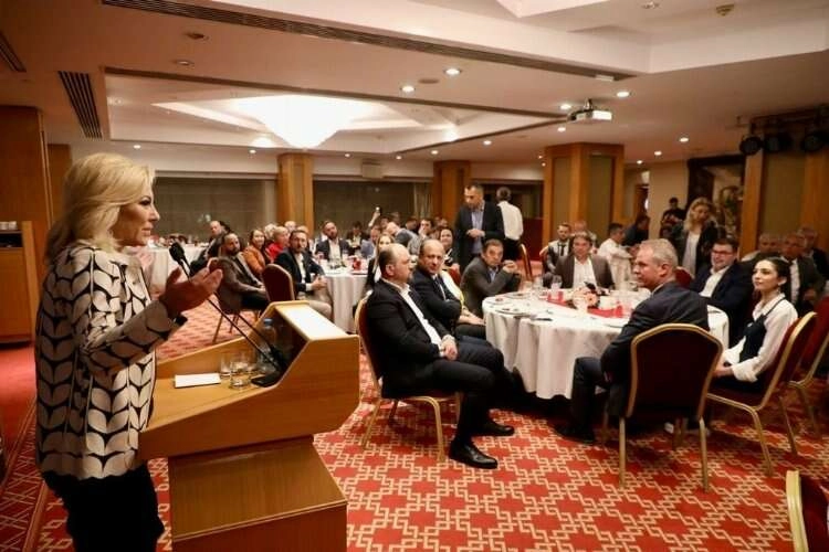 Şebnem Bursalı: “Atatürk bizim kırmızı çizgimizdir” haberinin görseli