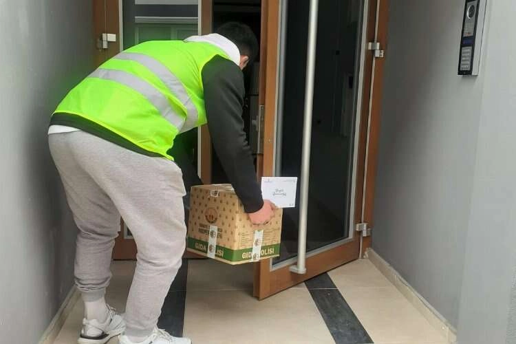 İzmir’de ihtiyaç sahipleri yalnız bırakılmıyor haberinin görseli