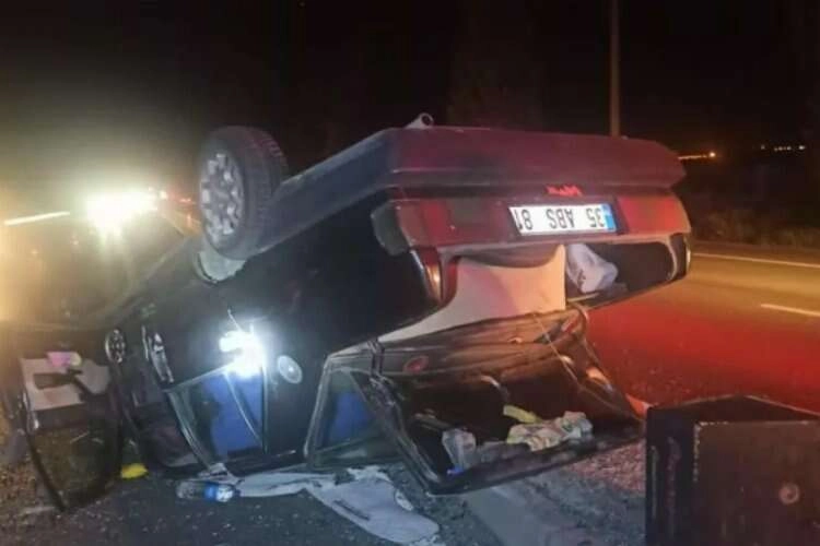 Aydın'da otomobil refüje çarpıp takla attı haberinin görseli