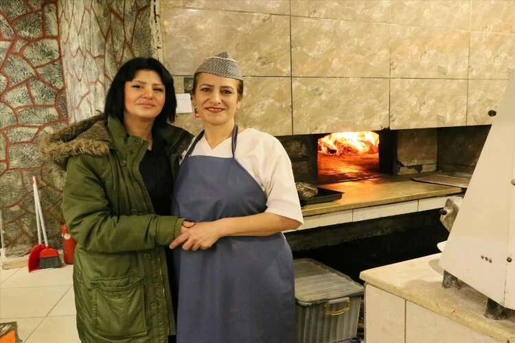 Kızı için gündüz aşçılık akşam pide ustalığı yapıyor haberinin görseli
