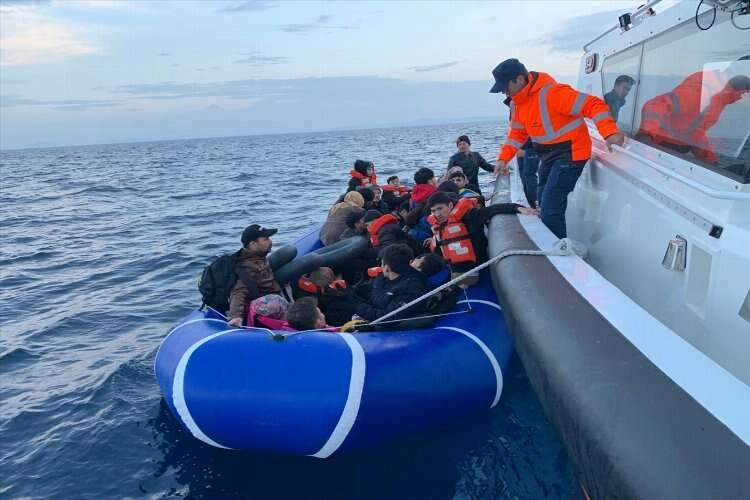 64 düzensiz göçmen İzmir açıklarında kurtarıldı haberinin görseli