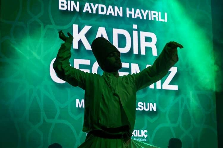 Kadir Gecesi’nde binlerce kişi Buca'da buluştu haberinin görseli