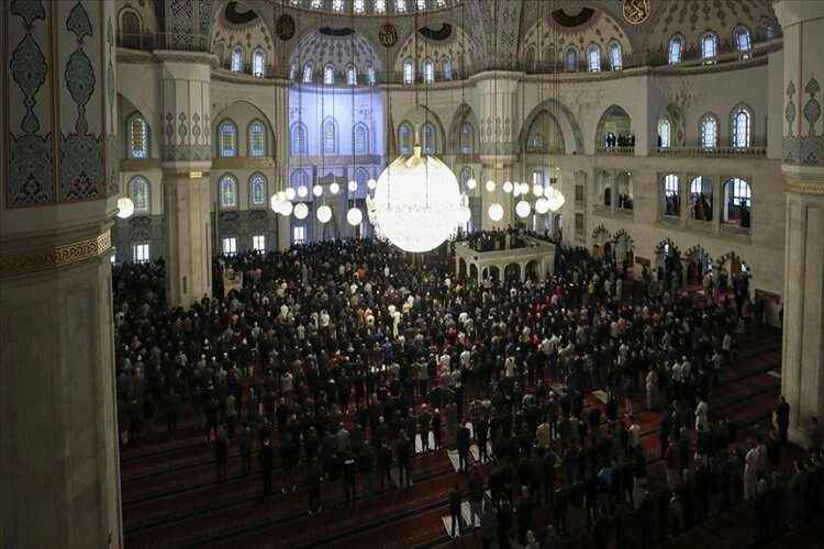 İl il bayram namazı saatleri belli oldu haberinin görseli