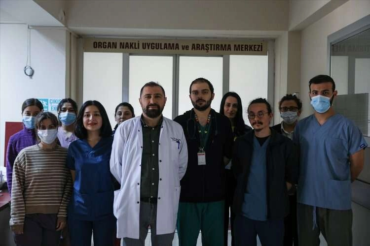 Organ bekleyen hastalar için 48 saat ameliyathaneden çıkmadılar haberinin görseli