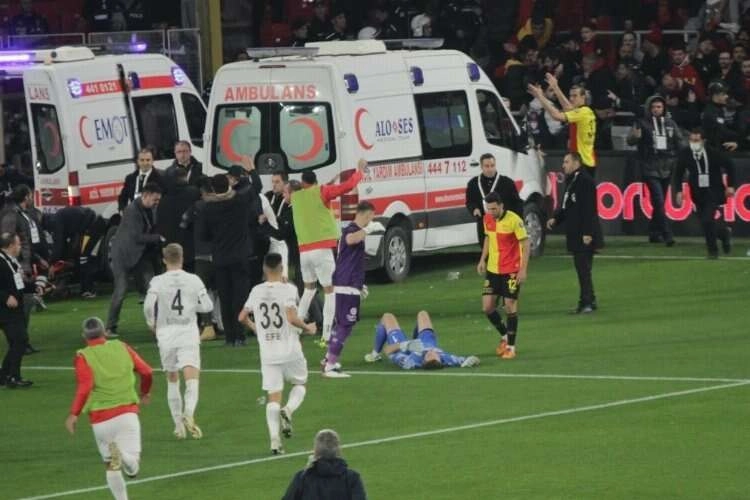 Altay - Göztepe derbisinde maça alınmayacak taraftarlar belli oldu haberinin görseli