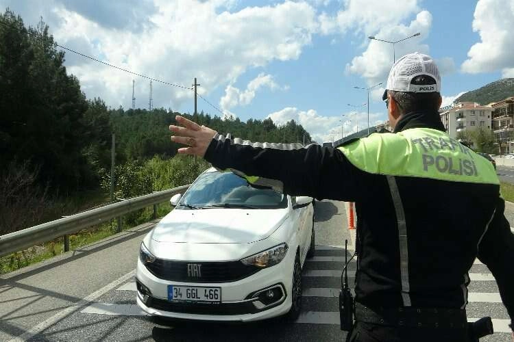 Muğla'da araç sürücüleri uyarıldı haberinin görseli
