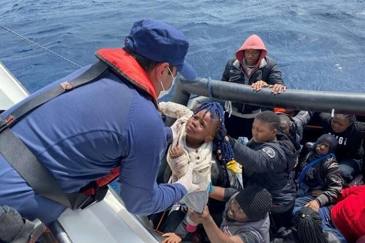 İzmir açıklarında 44 düzensiz göçmen kurtarıldı haberinin görseli