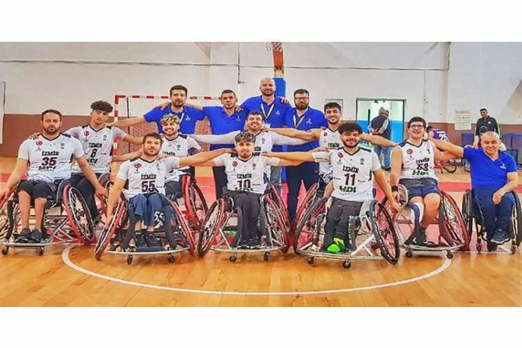İzmir Büyükşehir Belediye 4'te 4 yaptı  haberinin görseli