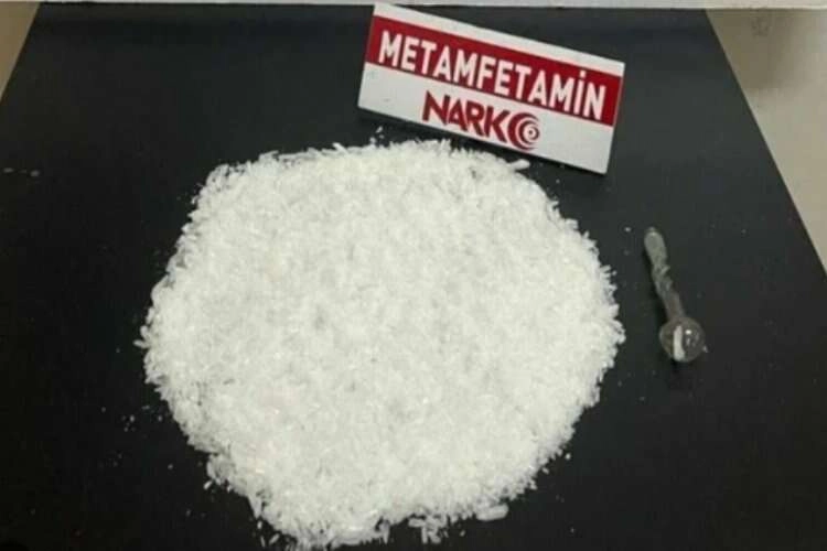 Otomobilin motorundan uyuşturucu çıktı haberinin görseli