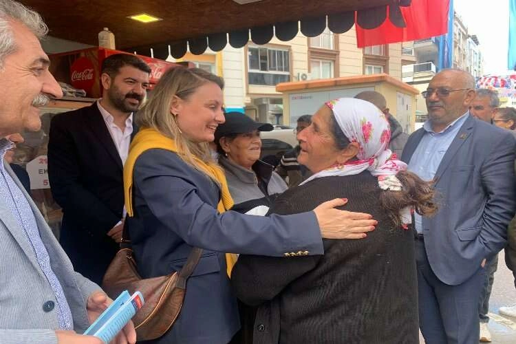 Millet İttifakı milletvekili adayı Ösen Torbalı pazarında! haberinin görseli