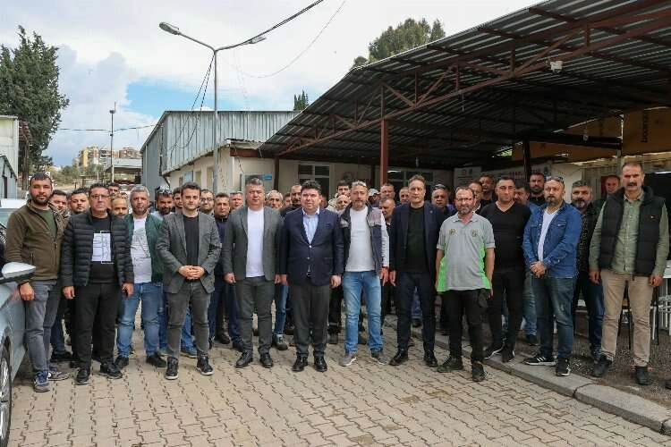 Başkan Erhan Kılıç, belediye personeli ile bayramlaştı haberinin görseli