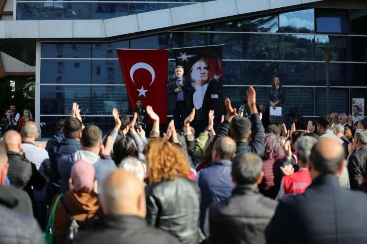 Bayraklı Belediyesi'nden maaş ve ikramiye müjdesi haberinin görseli