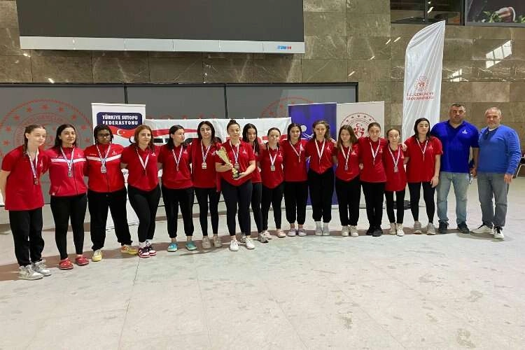 İzmir’e sutopunda çifte kupa heyecanı haberinin görseli
