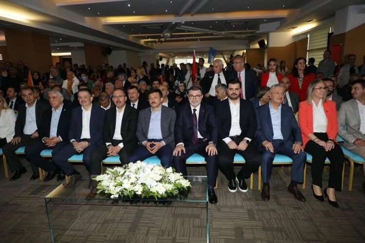 Kasapoğlu’ndan ‘kalesinde’ CHP’ye rest: İzmir’de statükoyu yıkacağız, ezberleri bozacağız haberinin görseli