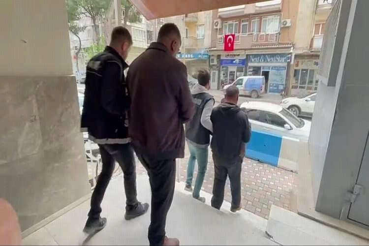 Kiraz’da 345 kök Hint keneviri ele geçirildi haberinin görseli