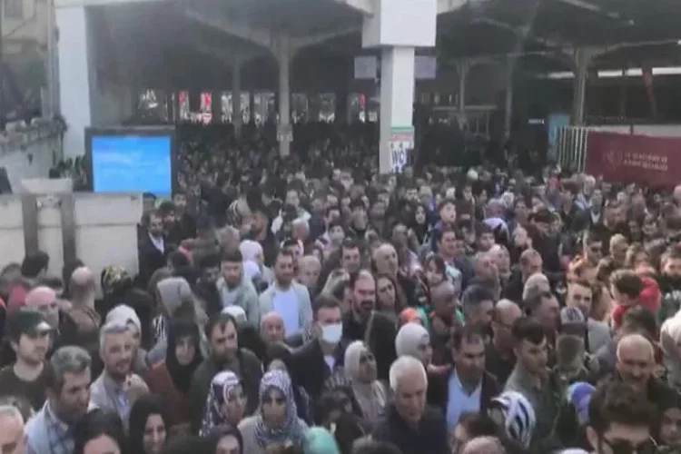 Bayram tatilinde İstanbul'da insan seli...  haberinin görseli