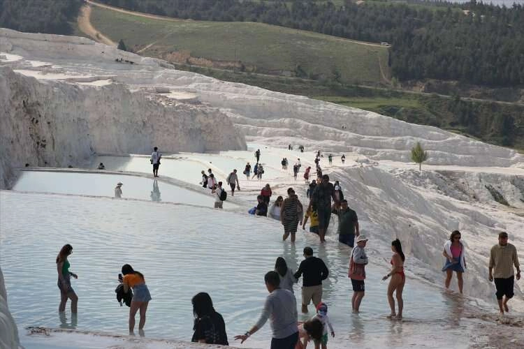 Denizli Pamukkale’de bayram yoğunluğu haberinin görseli