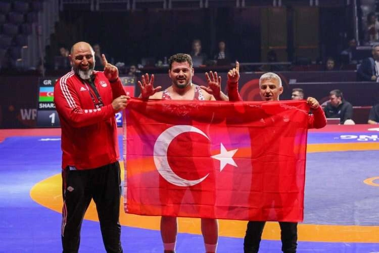 Rıza Kayaalp 12. kez Avrupa şampiyonu oldu haberinin görseli