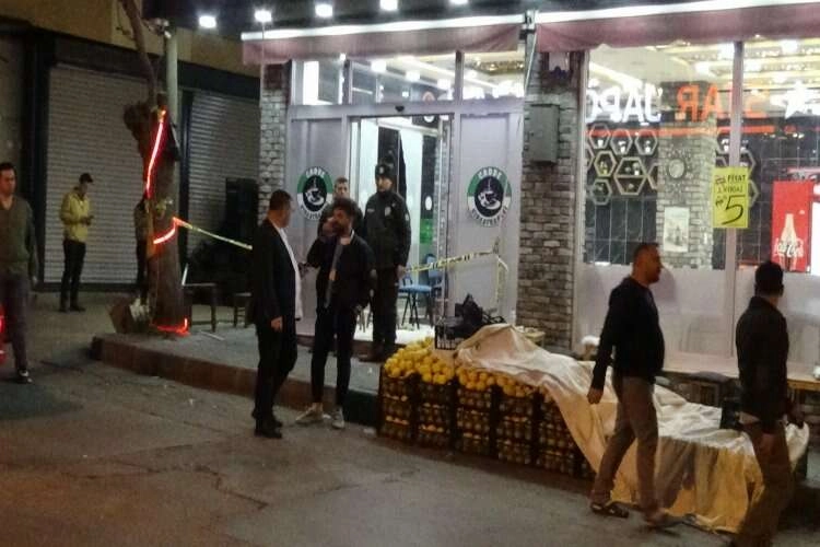 Husumetlilerini kahvehanede yakaladı, kurşun yağmuruna tuttu haberinin görseli