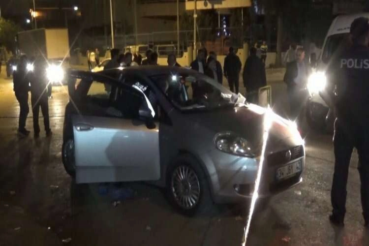 İzmir'de 15 yaşındaki sürücü park halindeki tıra çarptı haberinin görseli