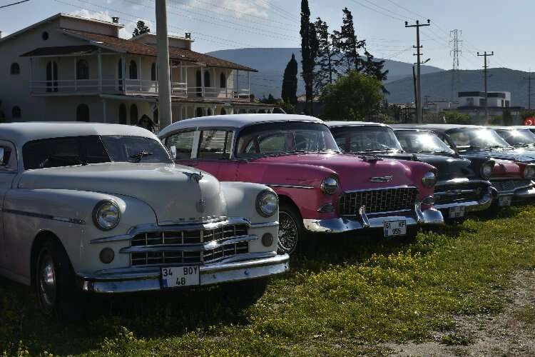 'Klasik otomobiller' göz kamaştırdı haberinin görseli