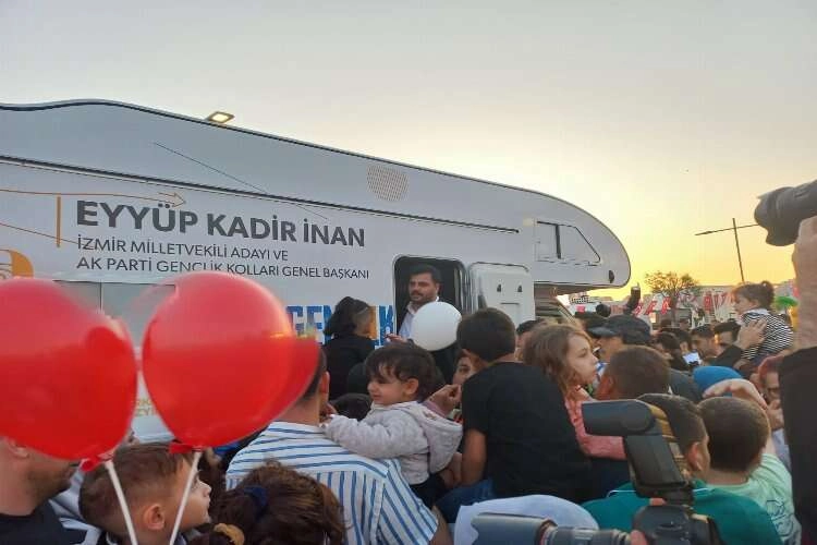 İnan, çocukların neşesine ortak oldu haberinin görseli