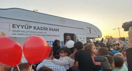 İnan, çocukların neşesine ortak oldu