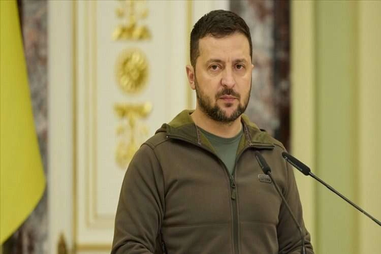 Zelenskiy’den 322 işletmeye yaptırım kararı haberinin görseli