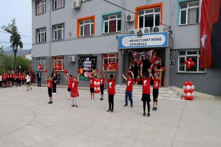 23 Nisan Bayındır’da coşkuyla kutlandı haberinin görseli