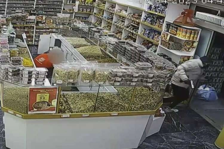 Oyuncak silah ile 600 bin liralık soygun yaptı haberinin görseli