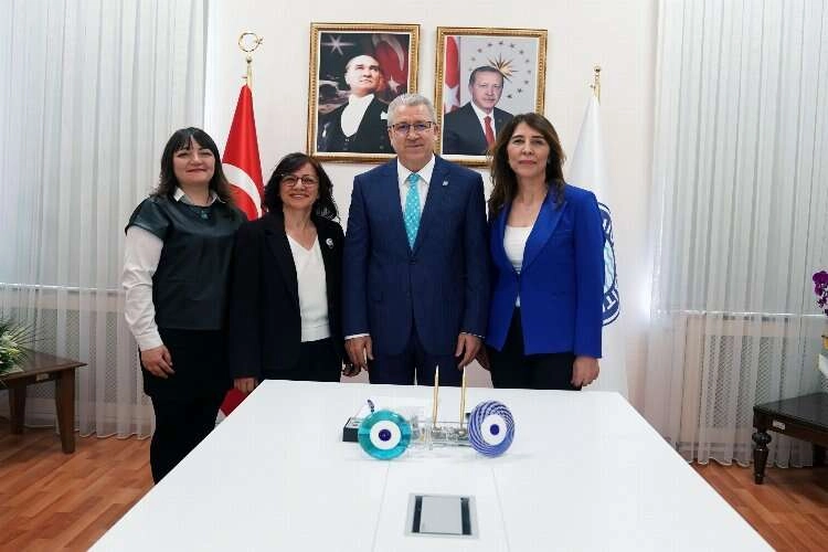 Egeli akademisyenlerden kadın sağlığı düzeyini artırıcı proje haberinin görseli