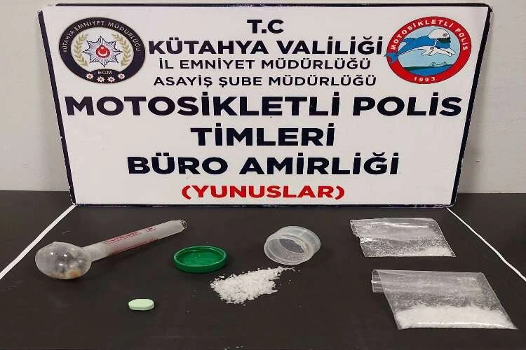 Kütahya'da uyuşturucu tacirleri yakalandı haberinin görseli