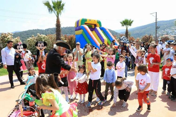 Güzelbahçe'de 23 Nisan coşkusu yaşandı haberinin görseli