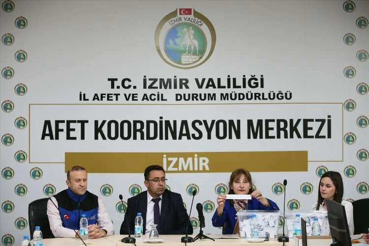 İzmir'de deprem konutları sahiplerini buldu haberinin görseli