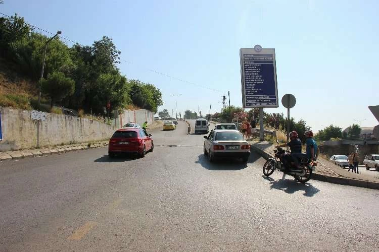Vatandaş, hastane yoluna çözüm istiyor haberinin görseli