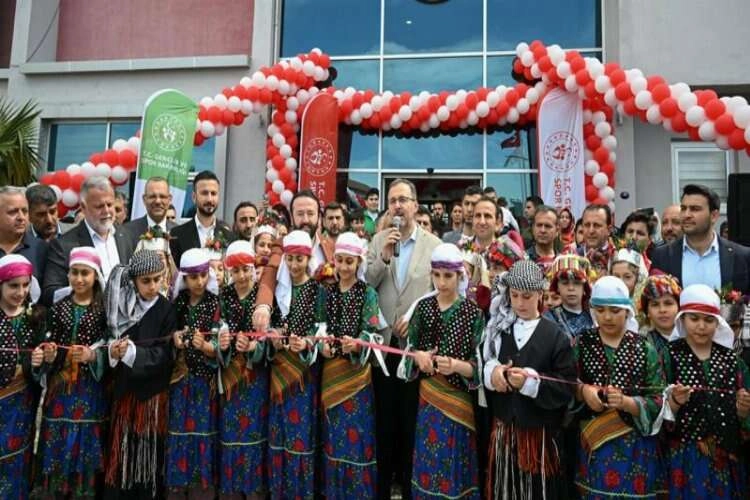 Bakan Kasapoğlu'ndan İzmir'de Gençlik Merkezi açılışı haberinin görseli