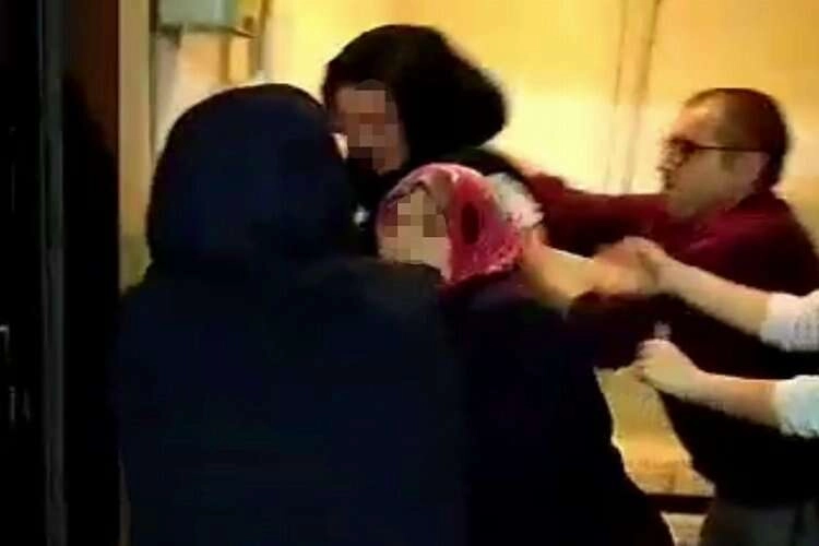 Ev sahibi-kiracı kavgası! Terlikler havada uçuştu haberinin görseli